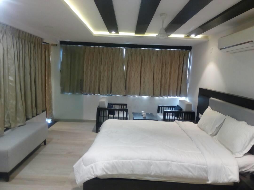 The Meera Hotel Derol Bagian luar foto